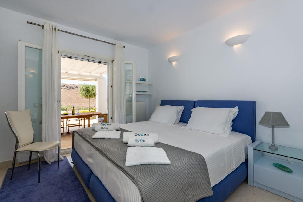 Inviting 8-bed Villa in Ermoupoli - Villa Blueros