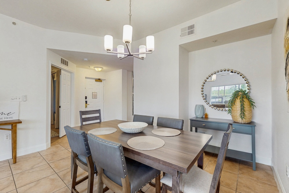 Dog-friendly Condo With Gym, Wifi, Balcony - Close to Theme Parks