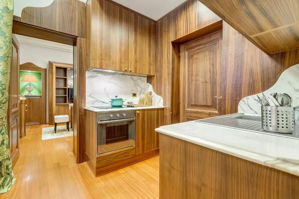 Pantheon Antique Suite