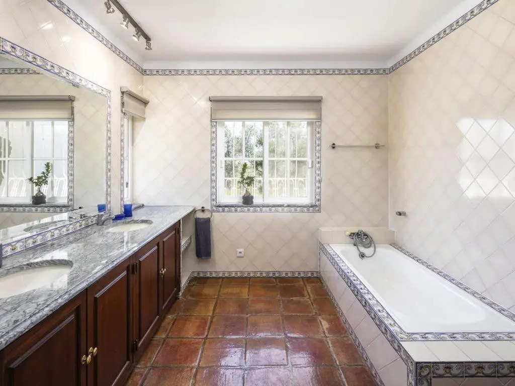 8 bedroom Villa close to Alvor with tennis court table tennis heated private pool air conditionin