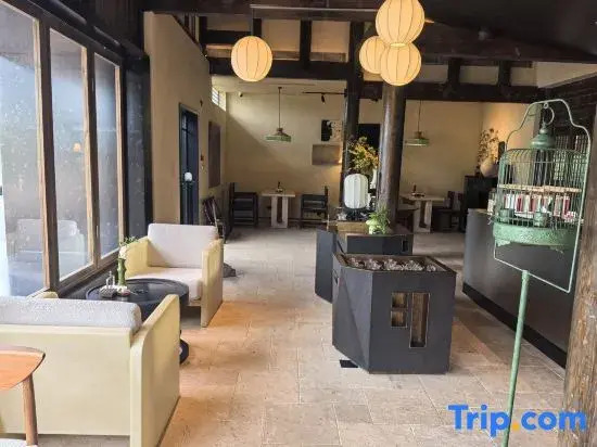 Qilai Manor Hotel (Lizhuang Ancient Town)