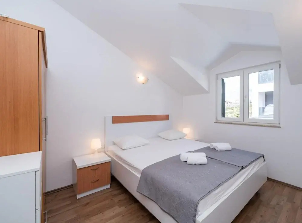 Villa S