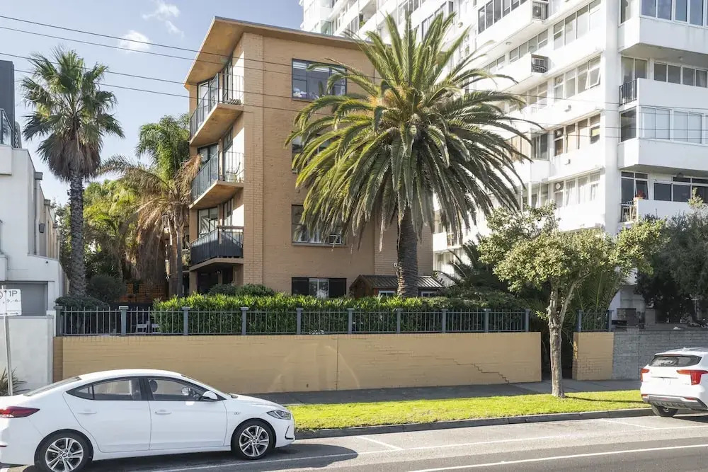 Seaside 1-bed Stay Near Cafes & Attractions
