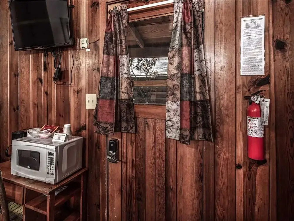 Apache Village Cabinette 13, Queen Bed, Midtown, Sleeps 2