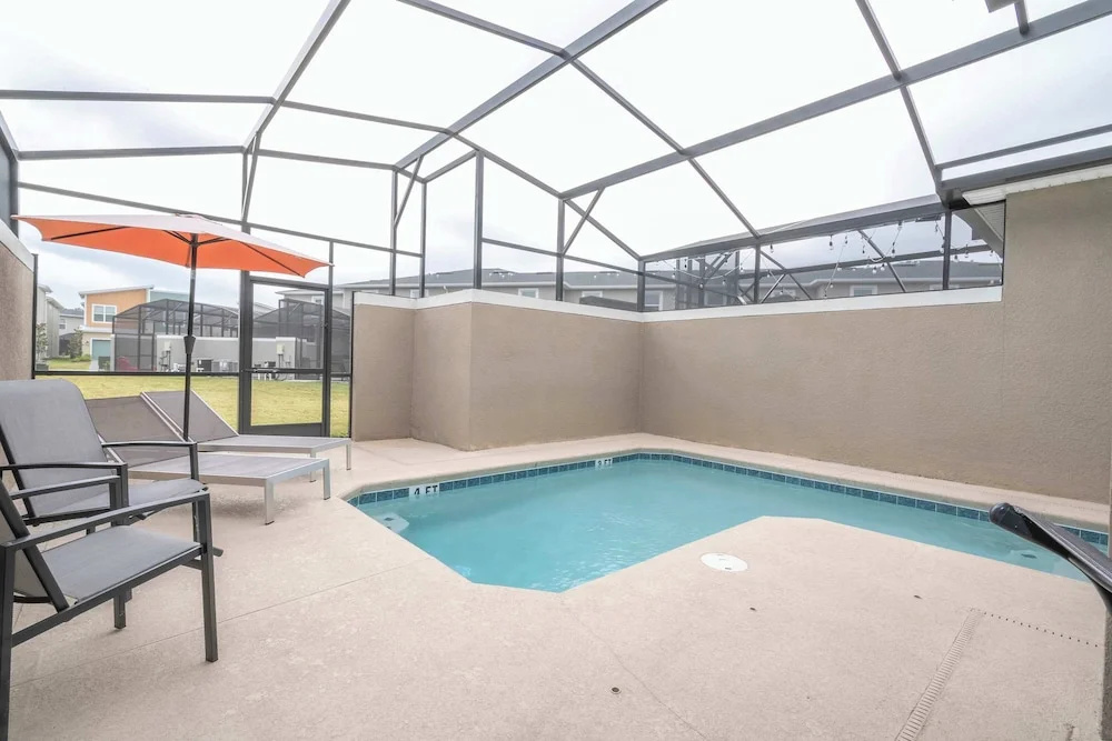 Modern Family Townhouse With Private Pool in Storey Lake