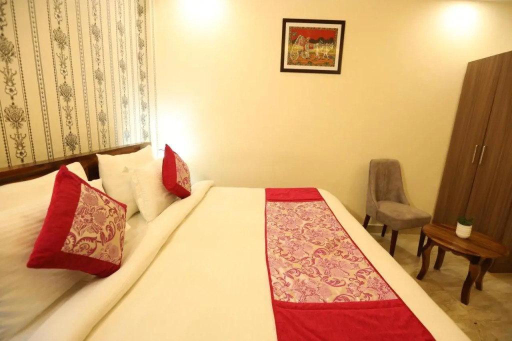 Hotel Lavit Couple Friendly near Faridabad Metro station