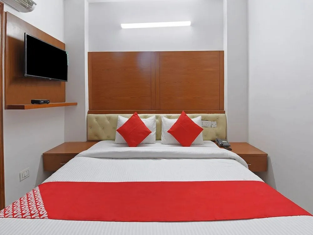 Oyo 19525 Rg Corporate Suites