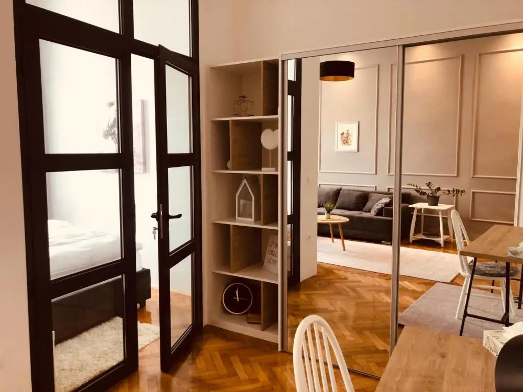 ROOM 44
