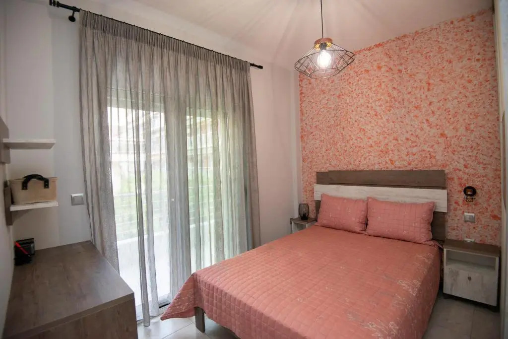 ENIO AXD guest house with private parking