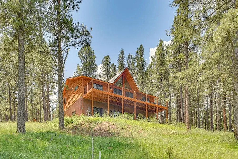 3 Mi to Resort: Year-round Angel Fire Getaway!