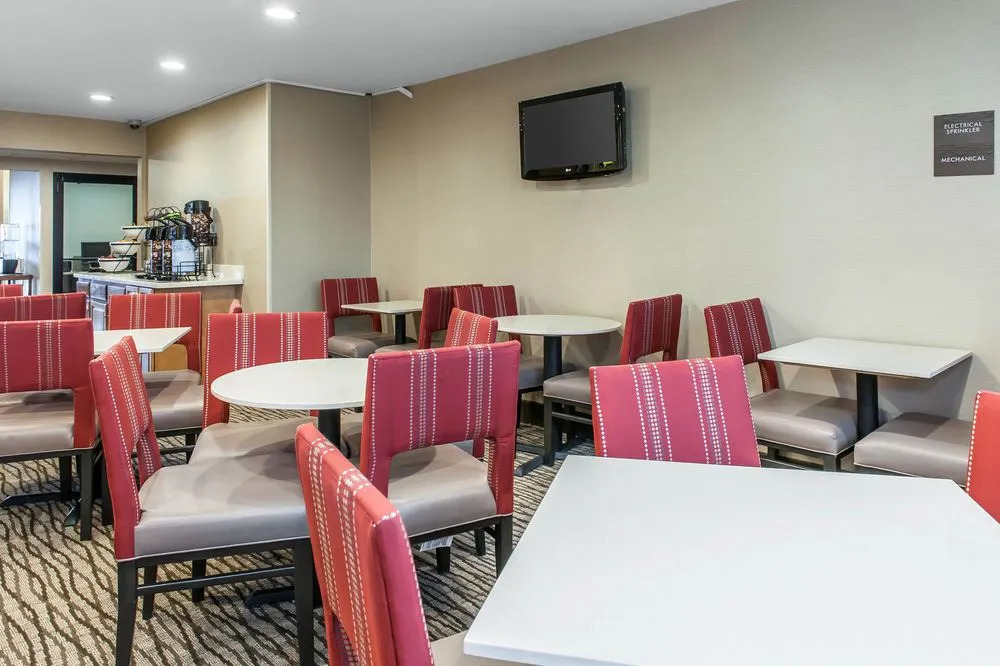 Holiday Inn Express And Suites Napoleon