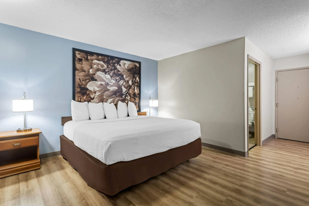 Super 8 by Wyndham Valdosta GA I-75