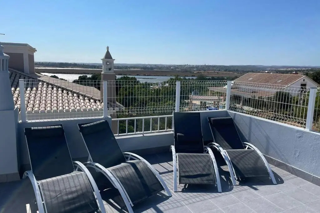 Spacious Villa. Large Rooftop. 4 Bedroom Sleeps 8