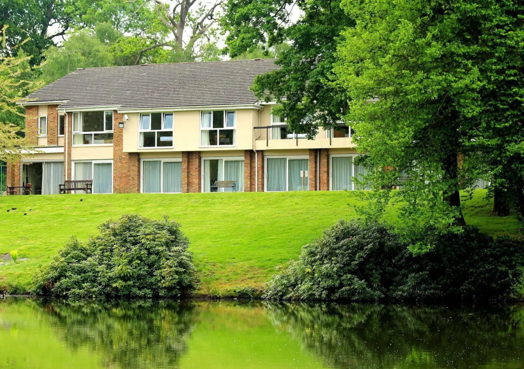 Inn On The Lake