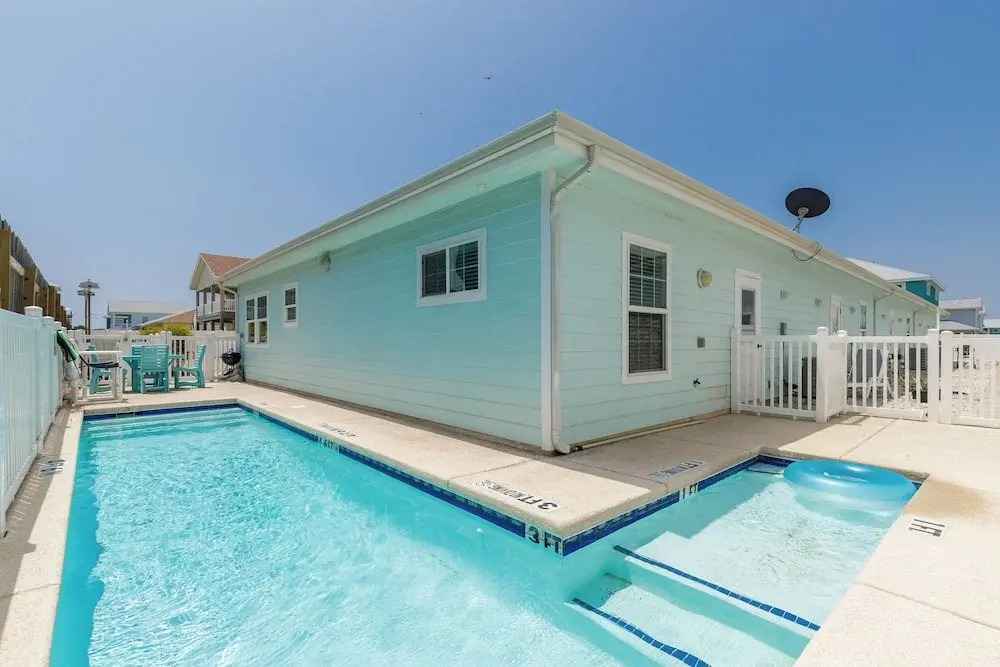 Comfy 2 bedroom | Pets & Shared Pool