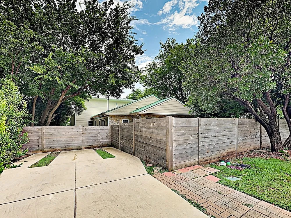 Charming East Austin 1 Bedroom 1 Bathroom Home