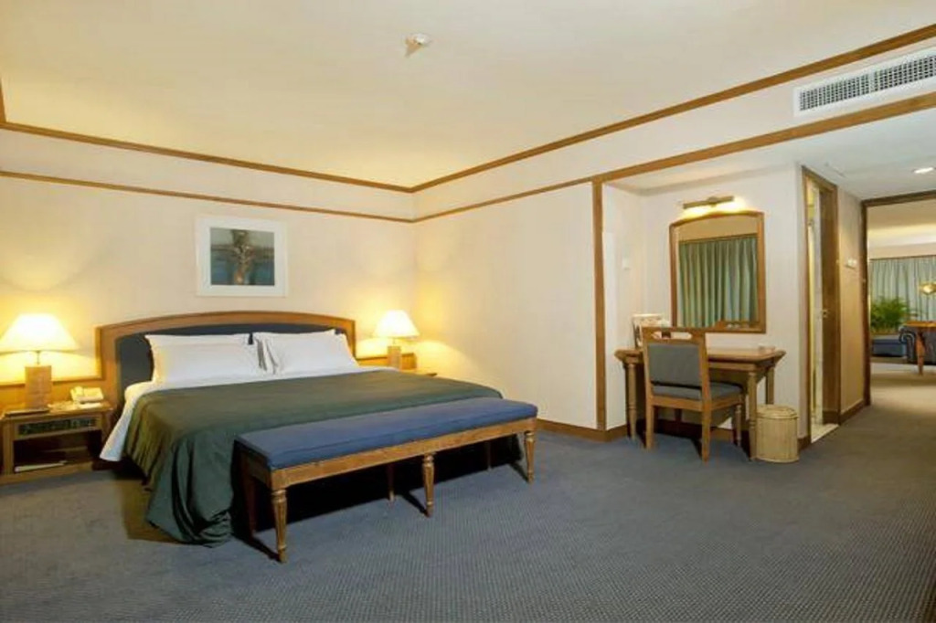 Elmi Hotel