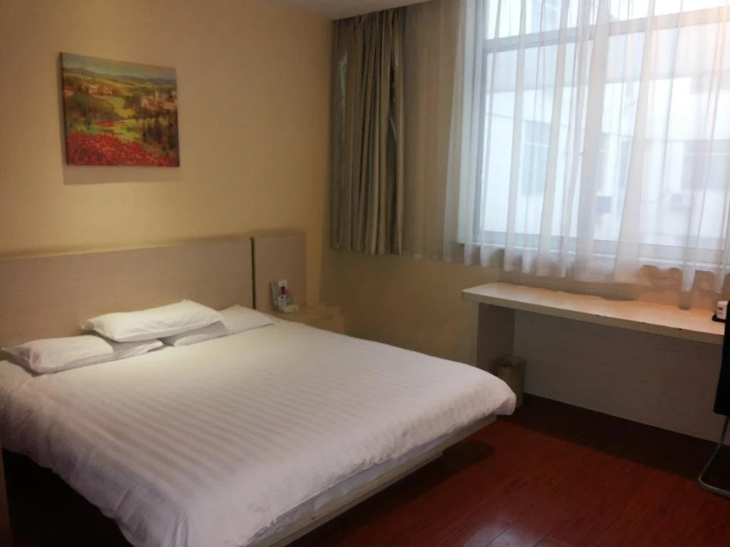 Hanting Express Shaoxing Station Centre