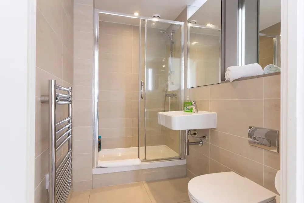Greenwich Two Bed Flat, with Pool &Parking