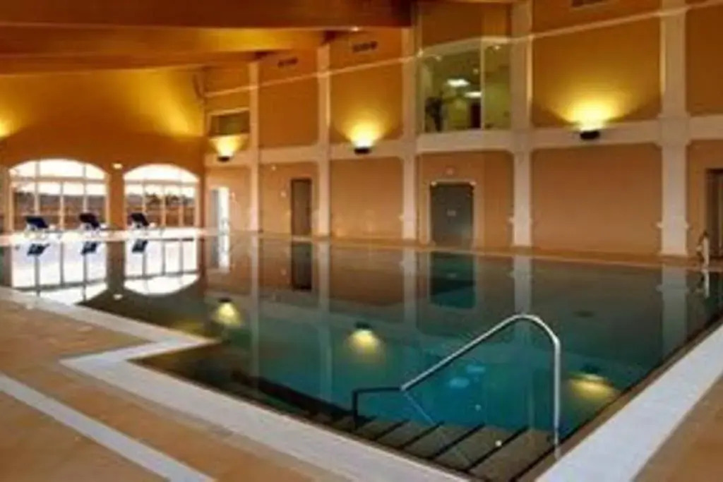 Luxury apartment with free use of pool, gym and spa