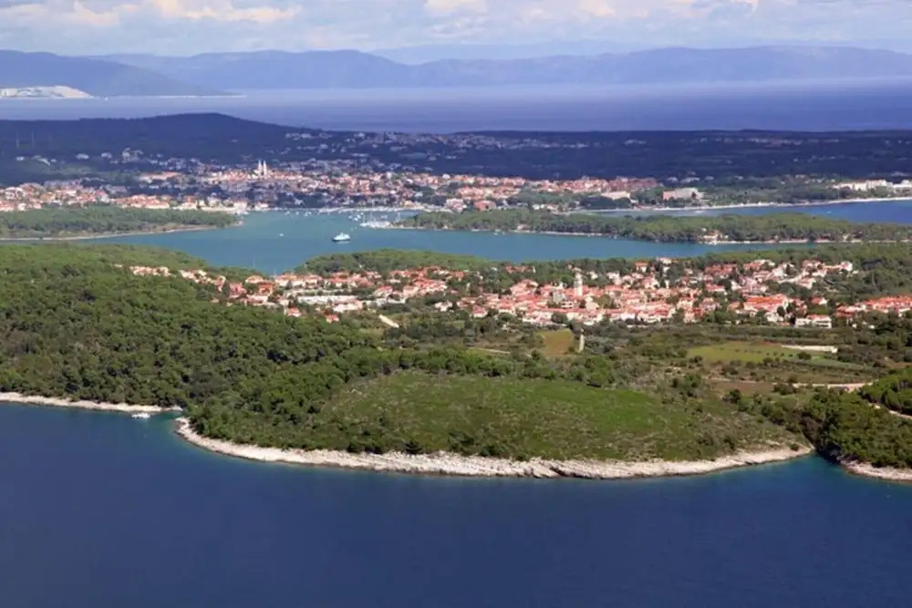 Captivating 4-bed Apartment in Premantura