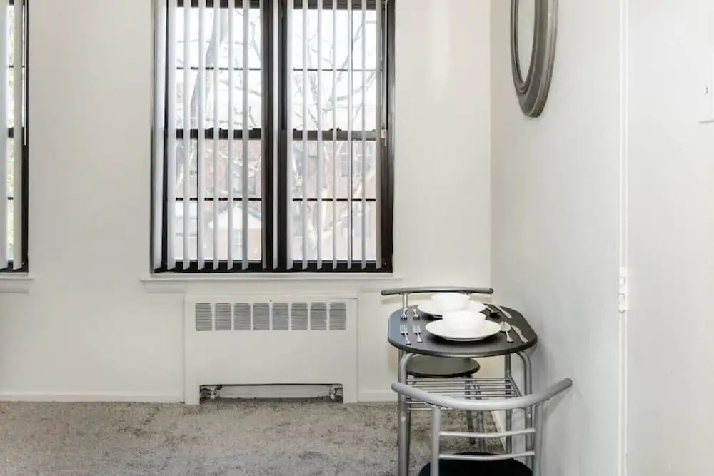 610b Large One Bedroom Downtown