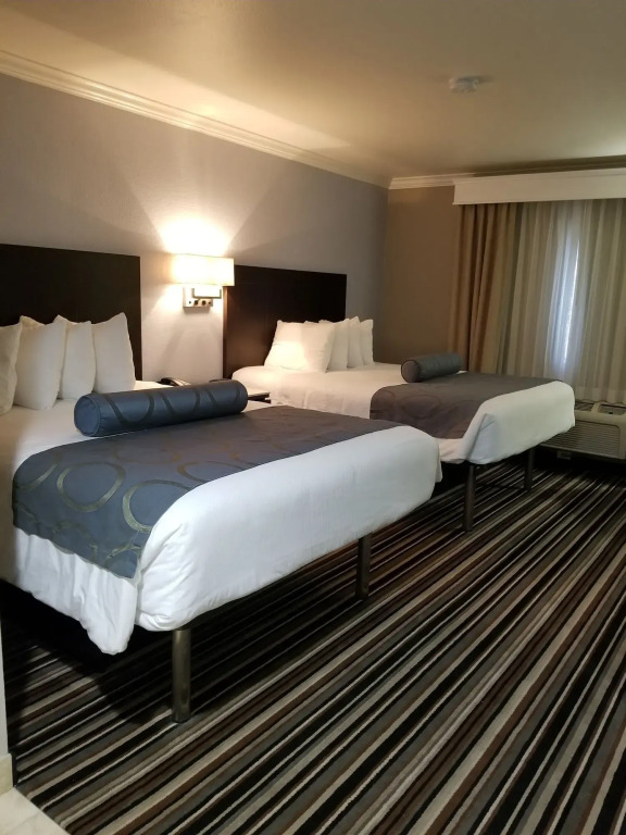 Best Western Plus Diamond Valley Inn