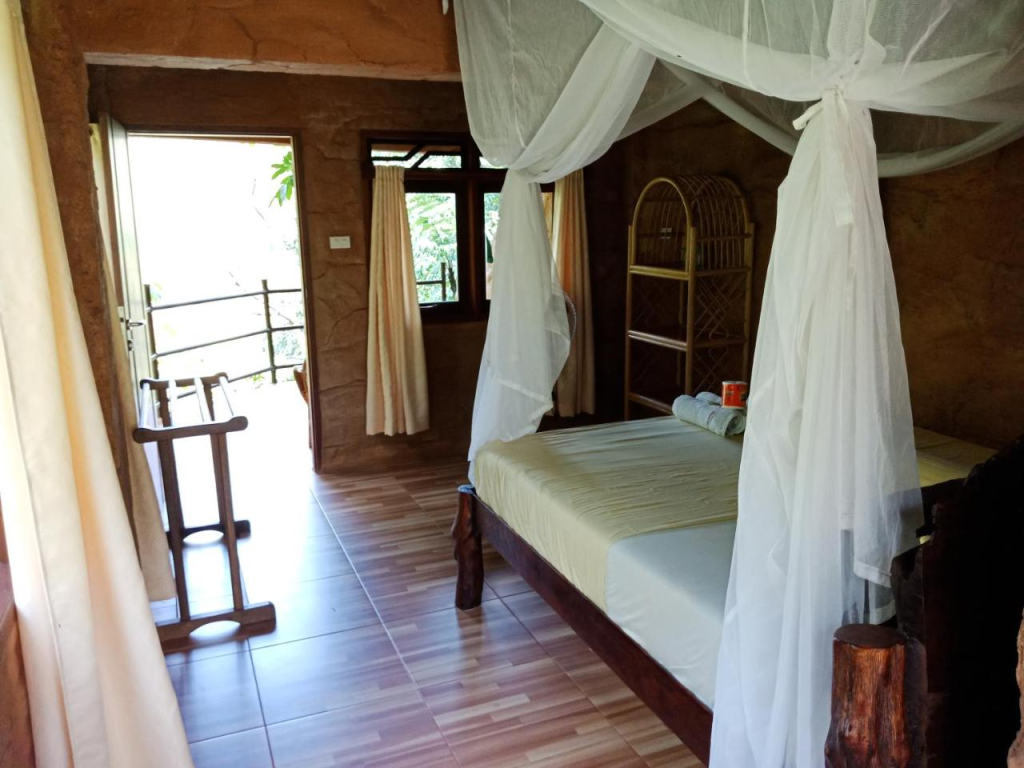 On The Rocks Bungalows, Restaurant and Jungle Trekking Tours - From May to September only stay here