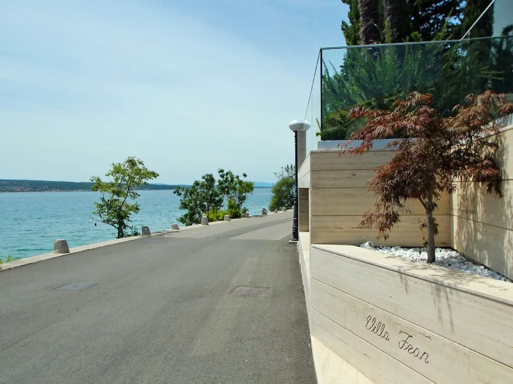 Luxurious two bedroom apartment with a sea view in Crikvenica