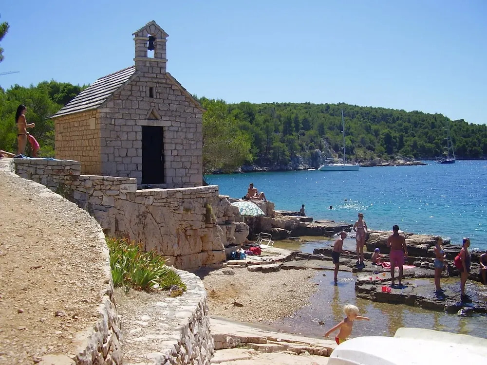 Denis - 100 m From Beach - H