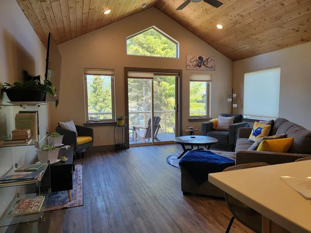 Lakeshore Lodging Suites