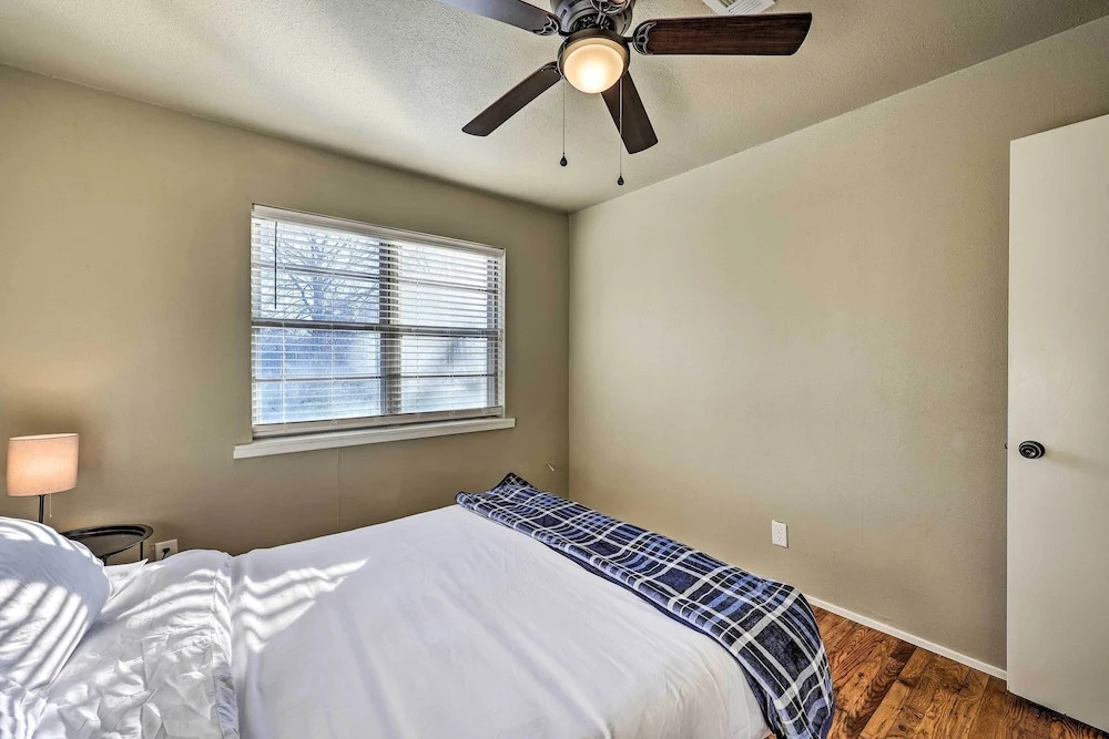 Fayetteville Vacation Rental - 2 Mi to Dtwn