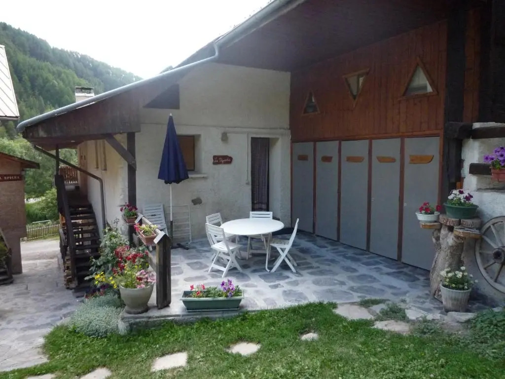LE MYOSOTIS bel appartement dans vieille ferme de montagne rénovée