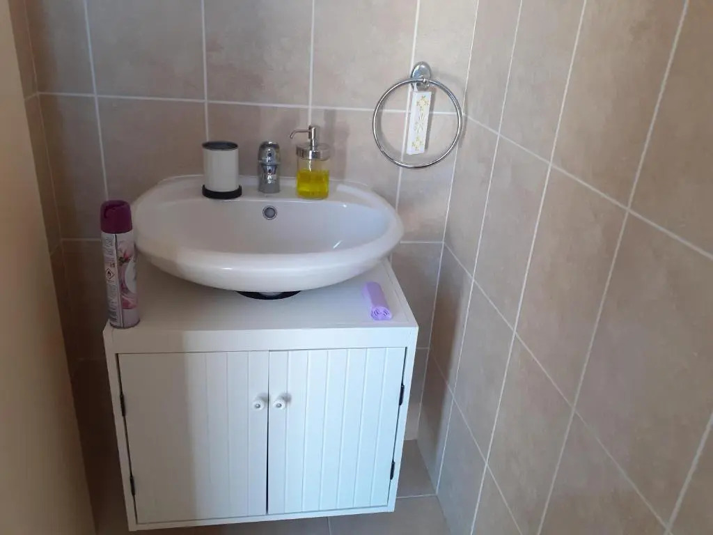 Beautiful 2-bed House in Mandria, Paphos