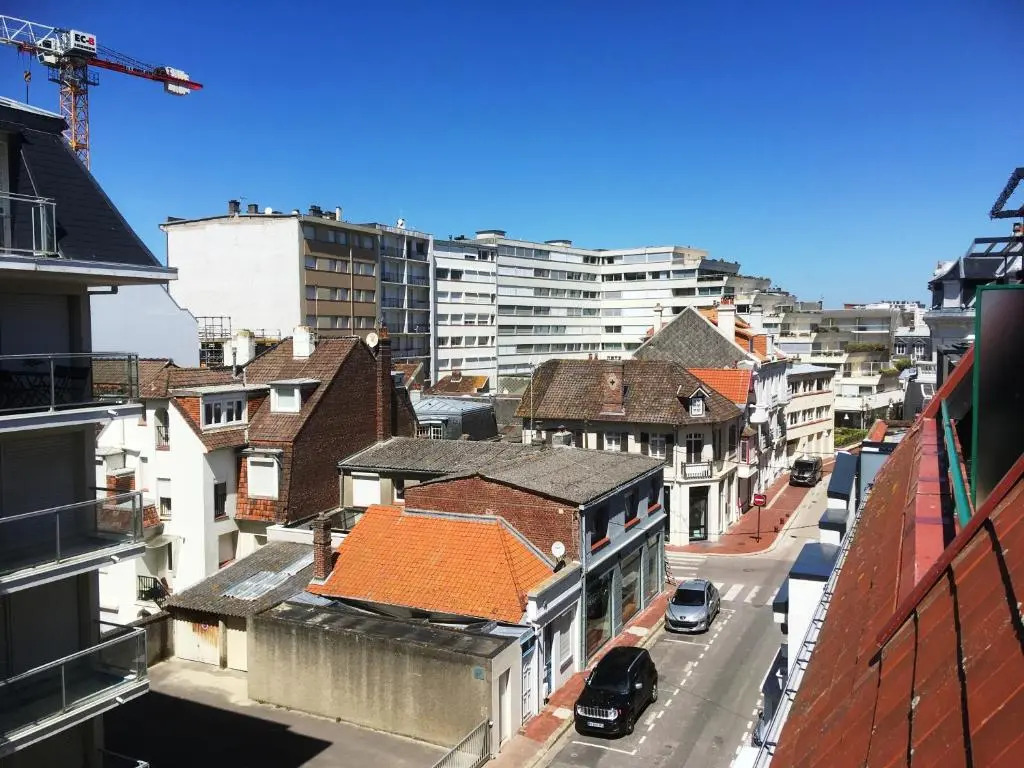 Duplex T4 idéalement situé entre la place du marché et le bord de mer