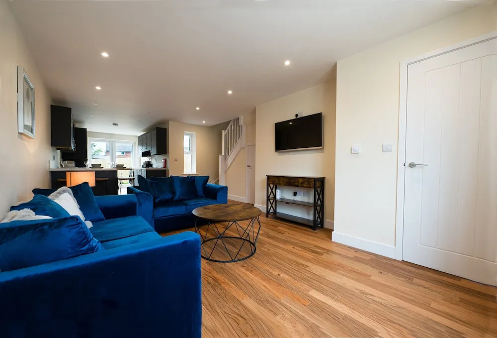 Beautiful Brand new Build 2-bedroom House Sleeps 5
