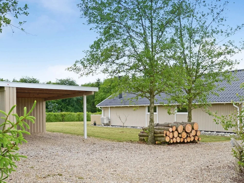 Spacious Holiday Home in Hemmet With Whirlpool