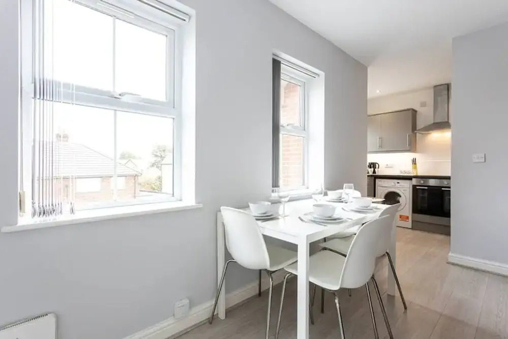 Lovely One-bedroom Serviced Apartment in Eccles