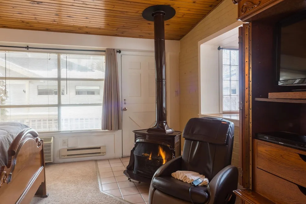 Sybaris Pool Suites Mequon