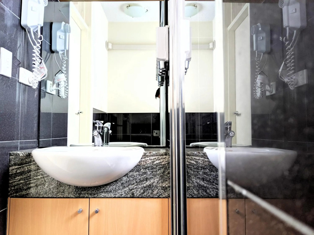 Entire Studio Apartment in St Kilda next to Luna Park
