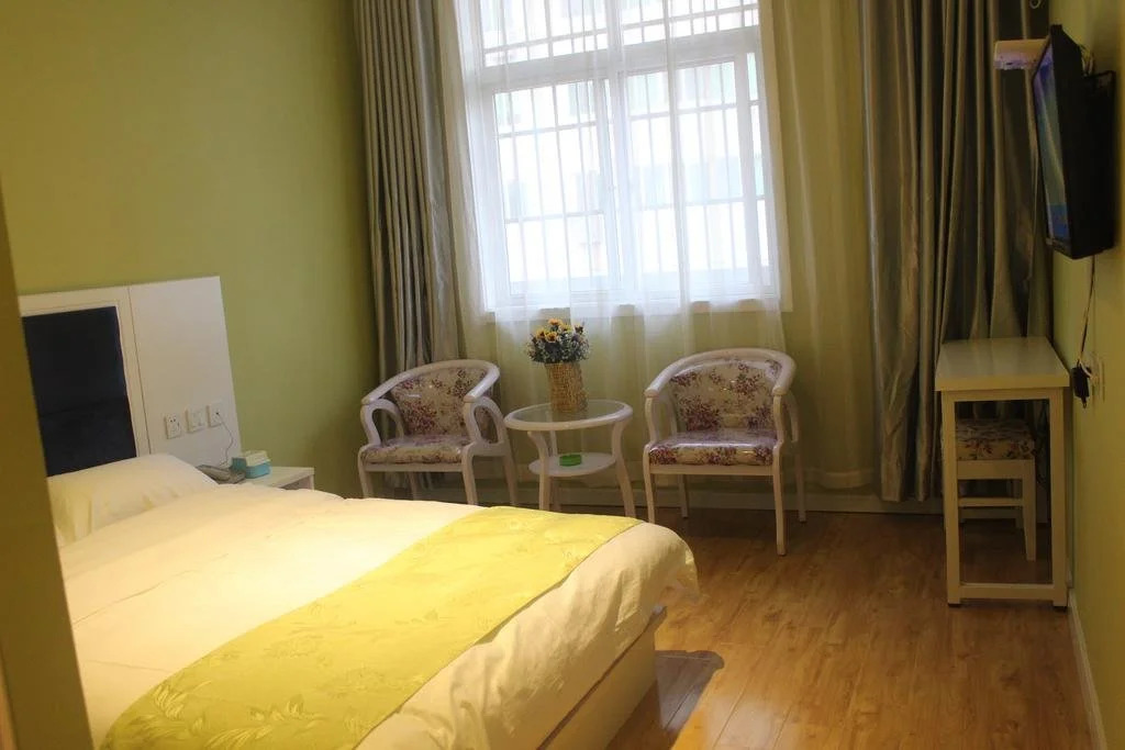 Xianyang Moonlight Island Style Hotel