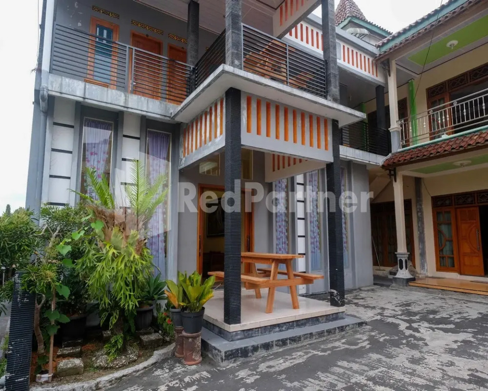 Wisma Giri Mulyo B near Grojogan Sewu Mitra RedDoorz