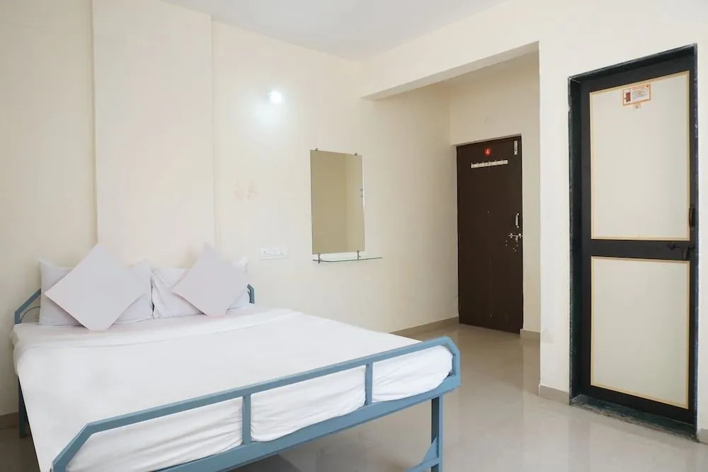 SPOT ON 37095 Sai Sidhi Lodge