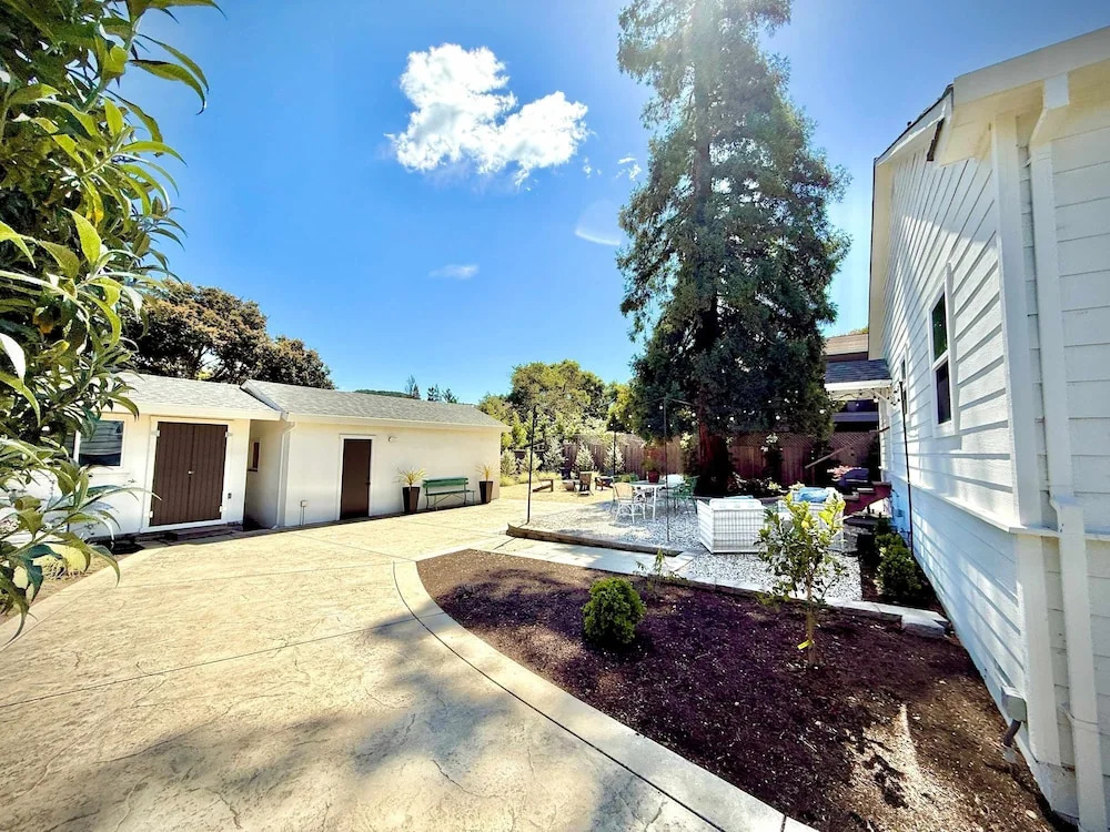 Stylish Central Napa Home With Serene Private Yard
