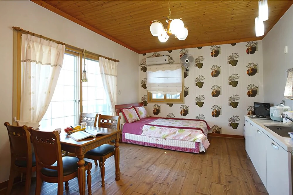 Taean Golden Chive Pension