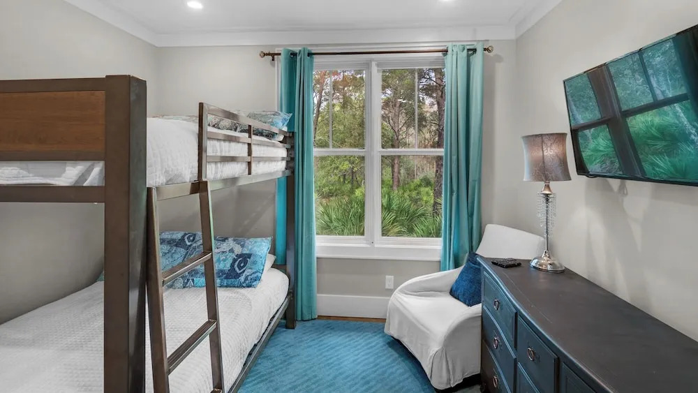 Sleep up to 20 - 2 Homes Side by Side - Gated Community w/ Community Pool!