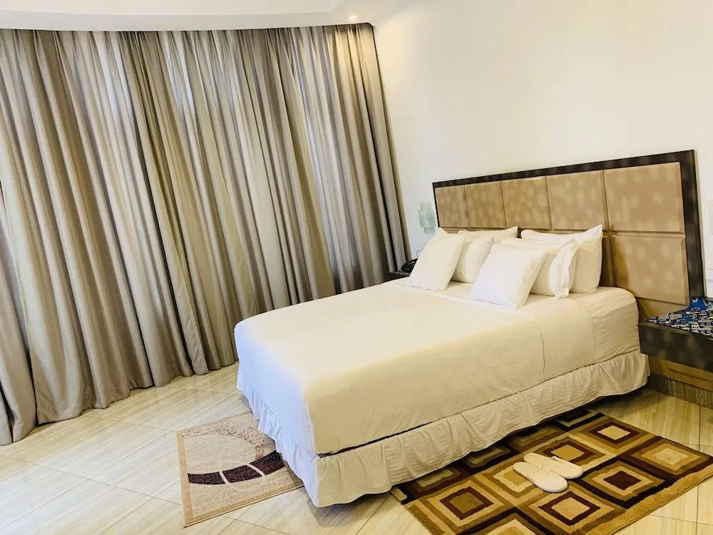 Cozy safari hotel by Signature