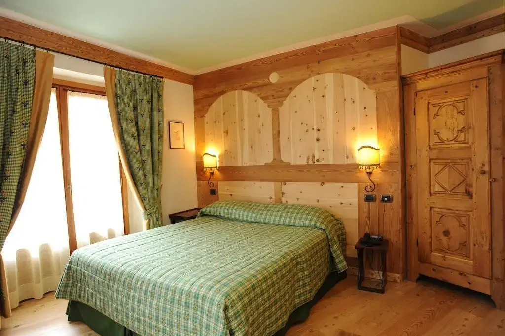Laghetto Alpine Hotel & Restaurant