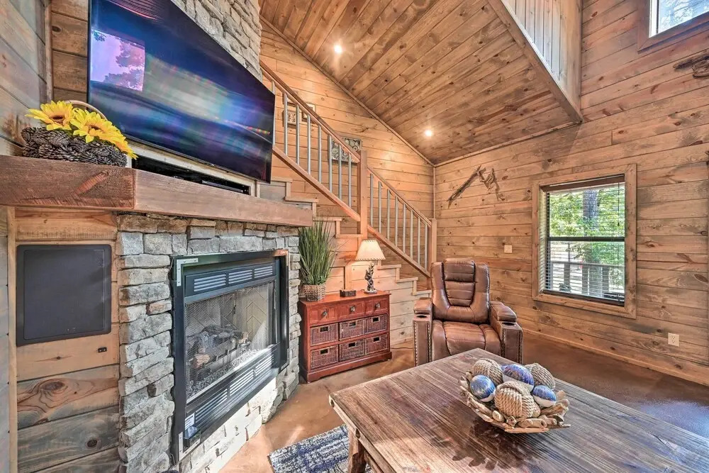 Luxe Broken Bow Cabin w/ Tesla Charging Station