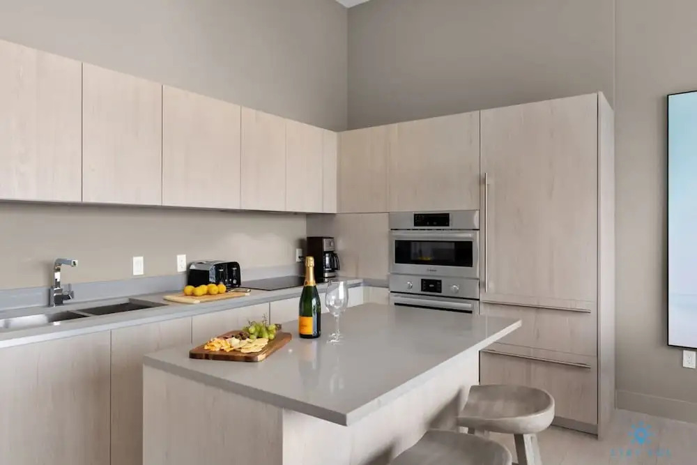 1 BR Apartment with Bay View and Parking Included